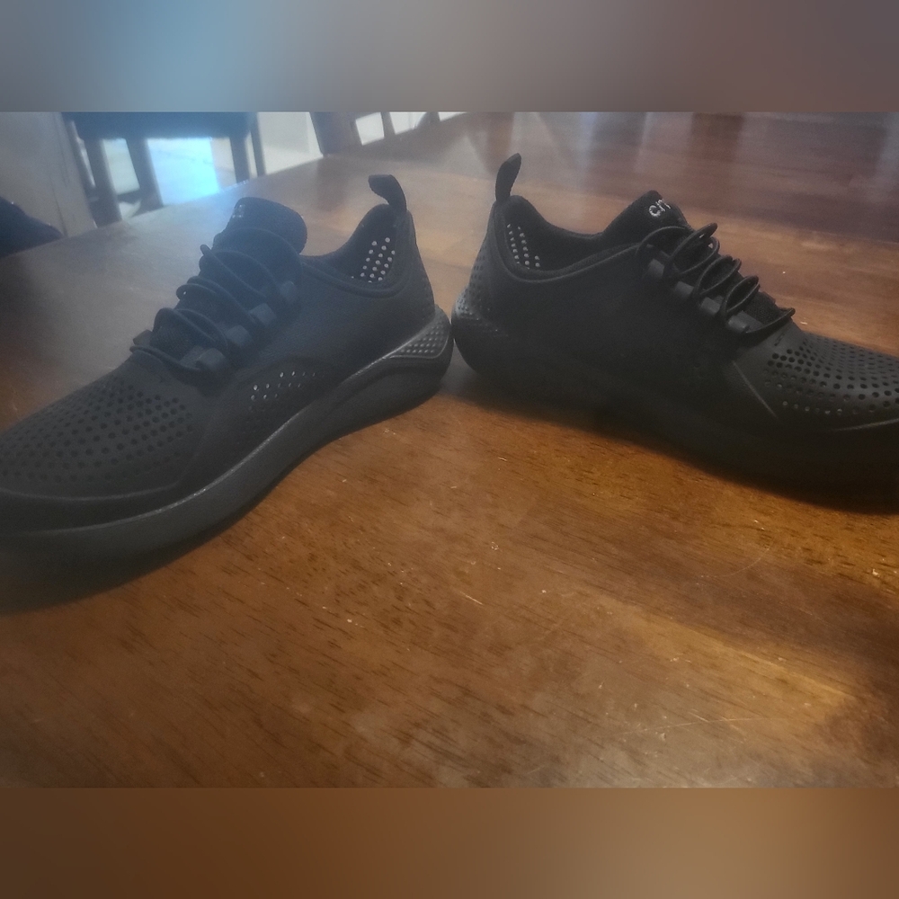 Croc Literide Sneakers Black Sz J2 (KIDS 2)